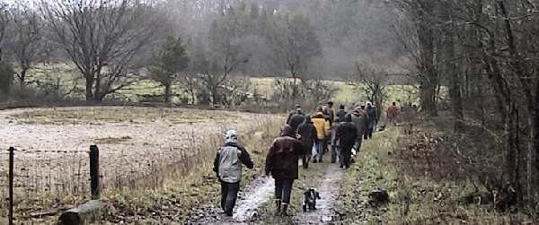 Turen foregik ogs� i silende regn